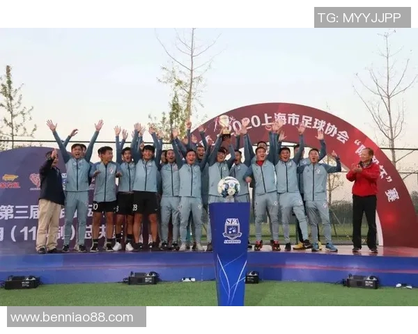 上海足球队杯赛征程中的辉煌与挑战解析