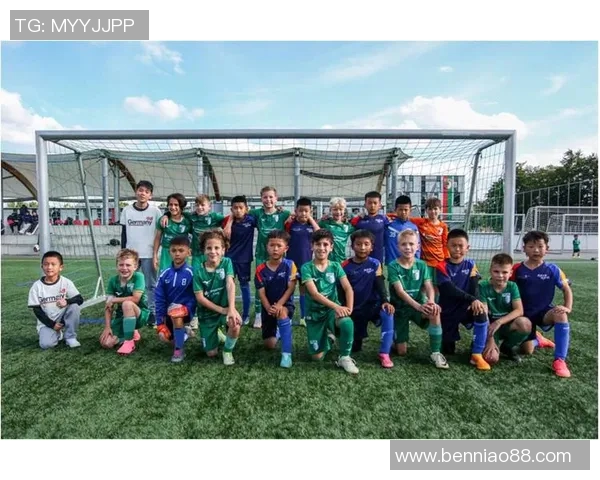 年轻成名的足球明星们如何在绿茵场上书写传奇人生与梦想追逐